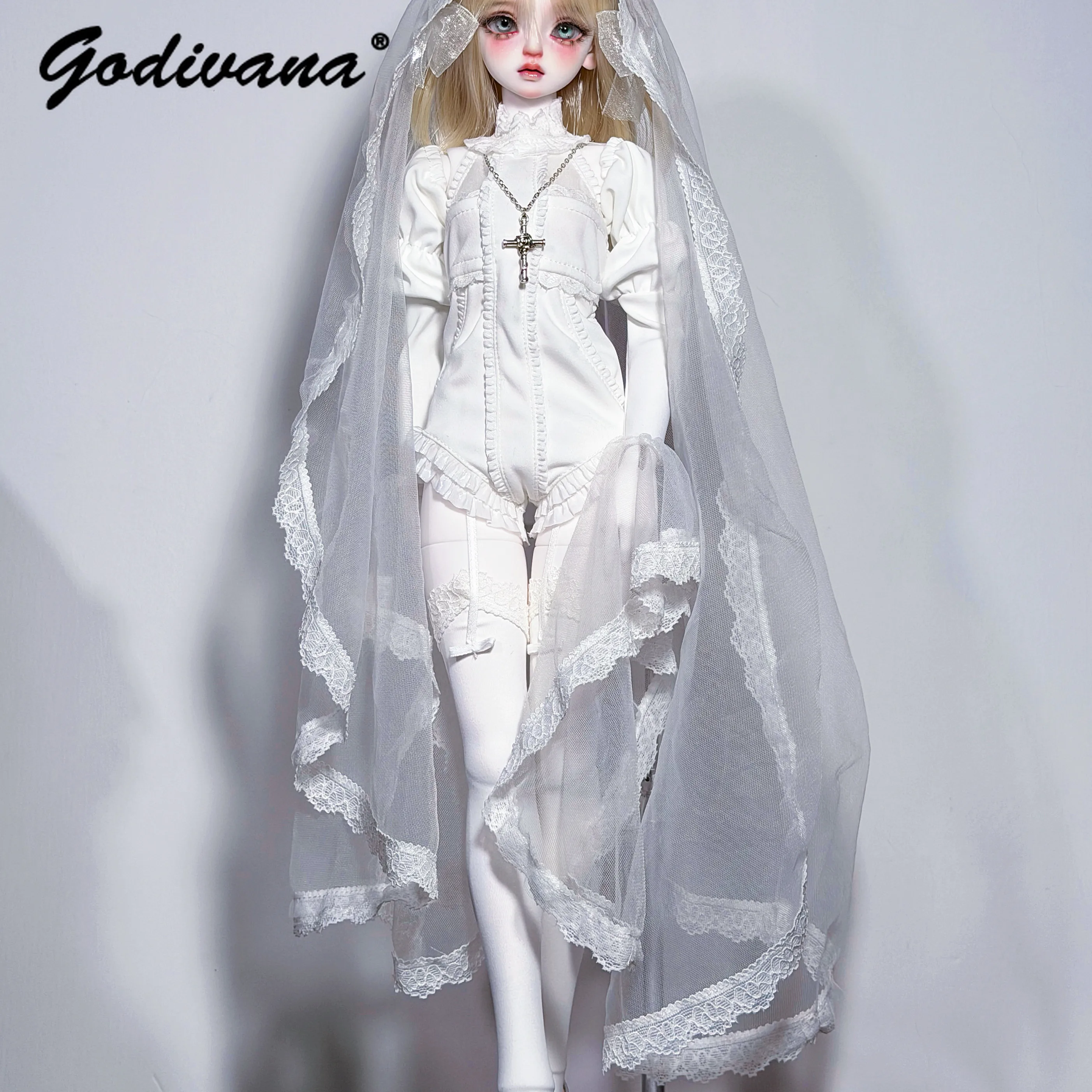 Фото Готический костюм монахини для куклы BJD 1/4: белый кружевной вуаль и комбинезон с пышными рукавами, рюшами и тюлевыми чулками-нарукавниками. №2