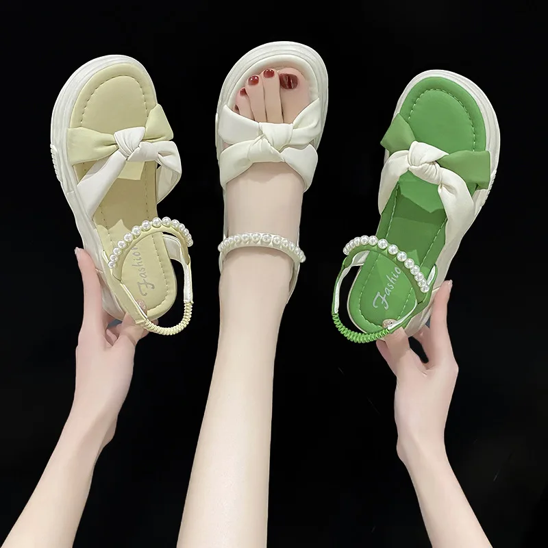 

Женские босоножки на прозрачном каблуке, удобные пляжные сандалии с низким жемчугом, бежевого цвета, на плоской подошве, лето 2023