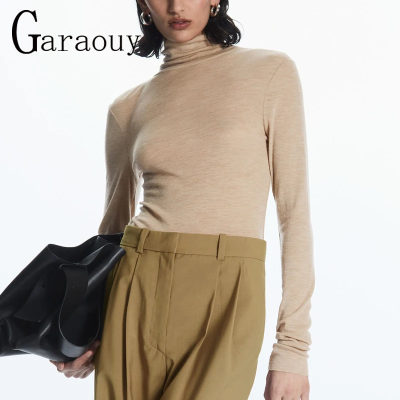 

Женская Базовая рубашка Garaouy 2022, облегающая теплая футболка в розовую и бежевую полоску с высоким воротником, универсальные классические то...