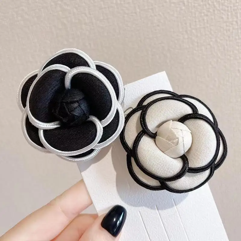 

New Fabric Camellia Flower Brooches for Women Korean Fashion Suit Sweater Corsage Lapel Pins Luxulry Jewelry Accessories