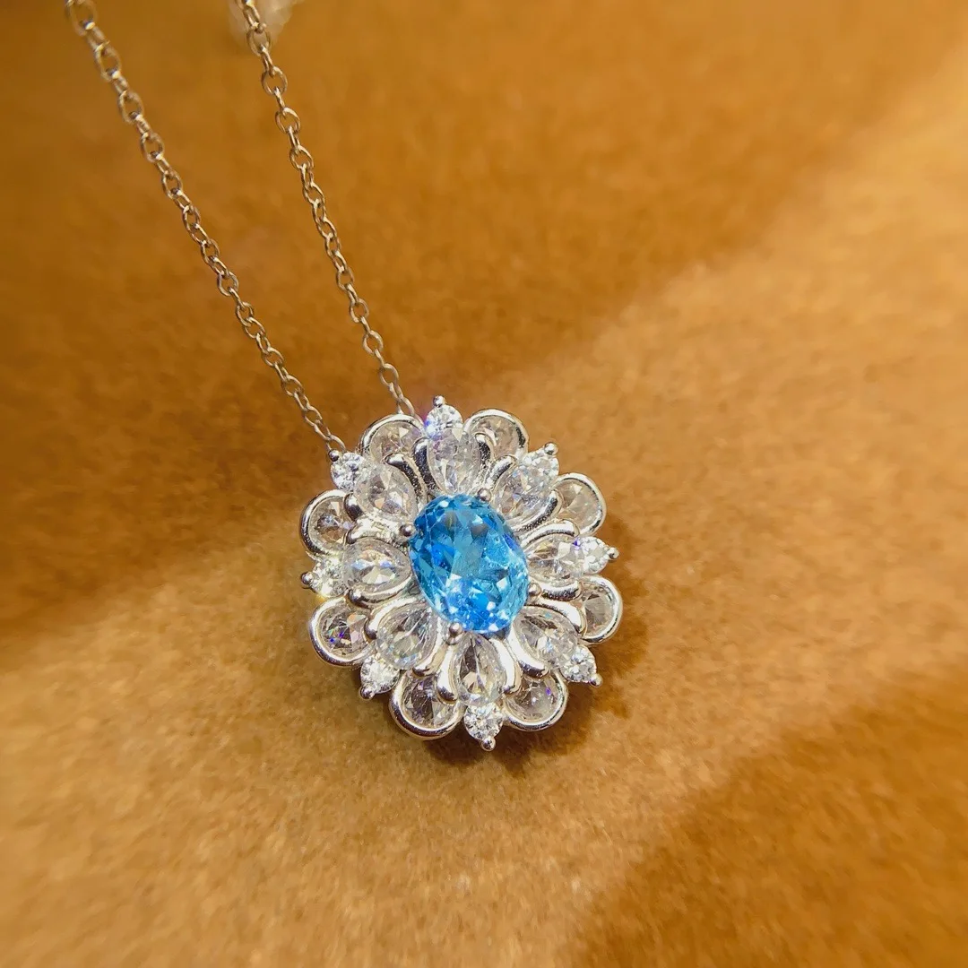 Женский кулон из серебра 925 пробы с натуральным голубым топазом 6 х8 мм