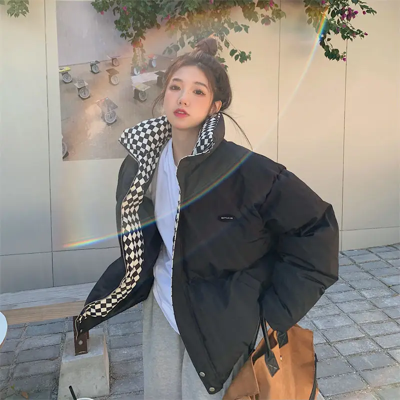 Женская Стеганая куртка в черно-белую клетку новинка зимы 2022 утепленная