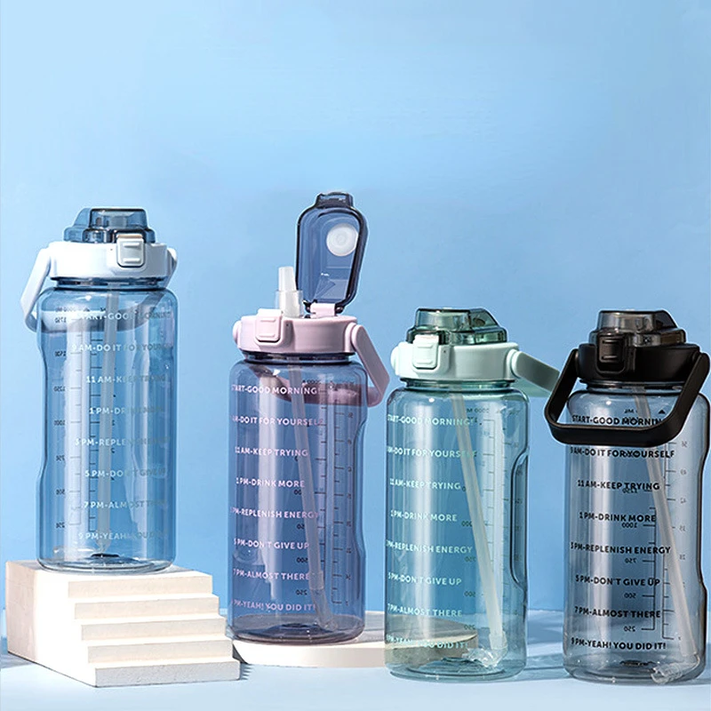 

Летняя креативная Спортивная бутылка для воды для фитнеса, 2000 мл, вместительная Студенческая соломенная чашка для воды, портативная пластиковая чашка для улицы
