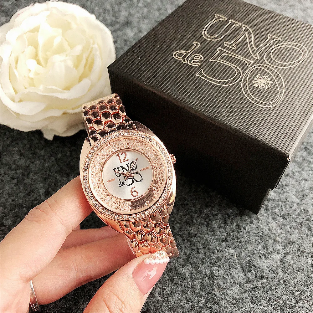 New fashion rolling diamond watch diamond shaped steel band alloy watch fashion trend Korean version temperament women's watch