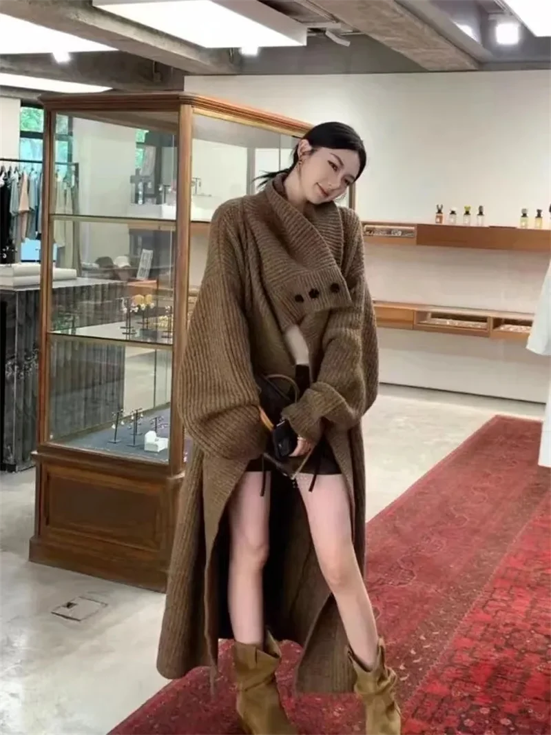 Кардиган женский трикотажный средней длины с большими лацканами и высоким