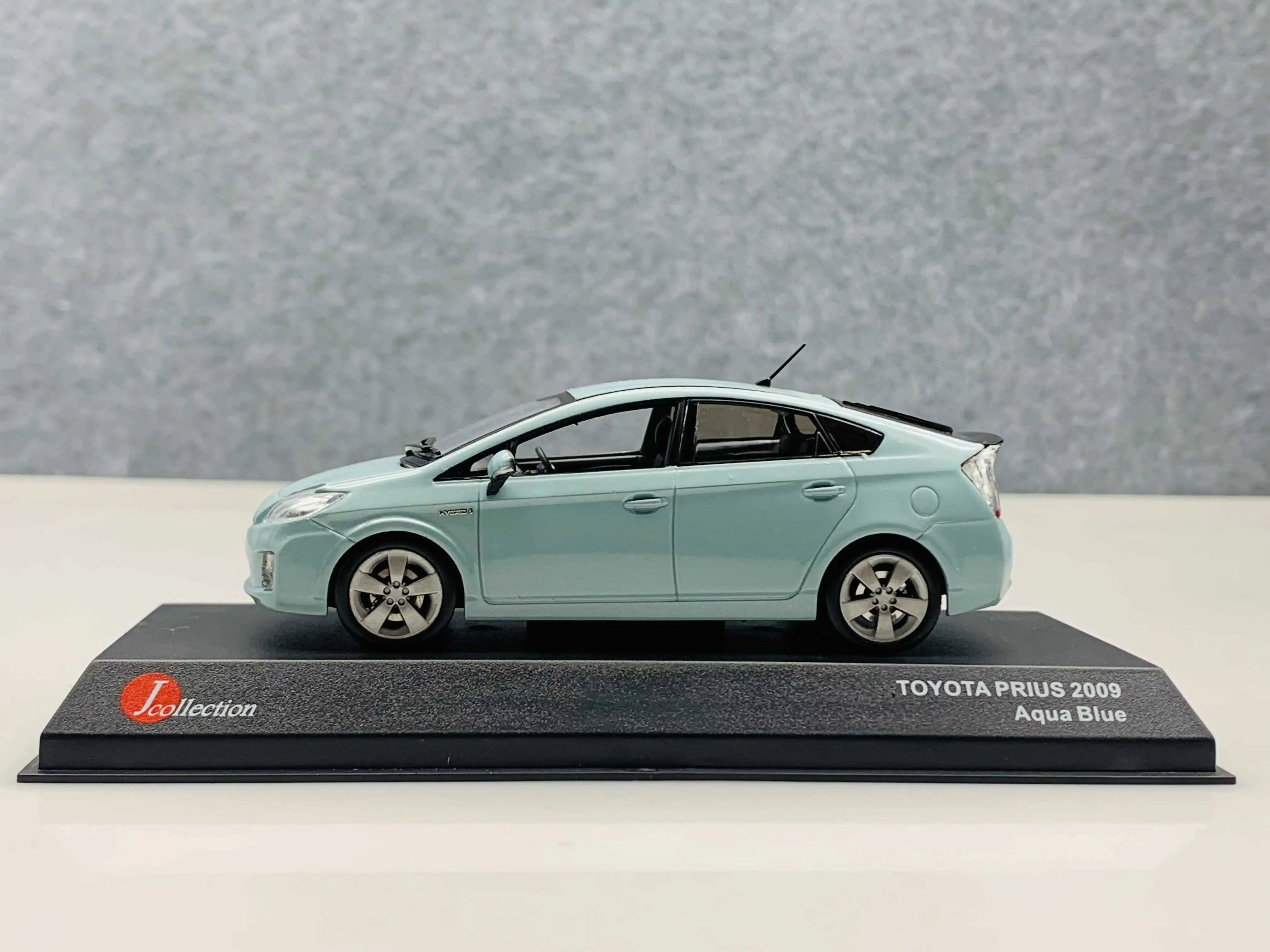 Фото Модель автомобиля Toyota PRUIS из сплава, масштаб 1:43, серия J-COLLECTION №5