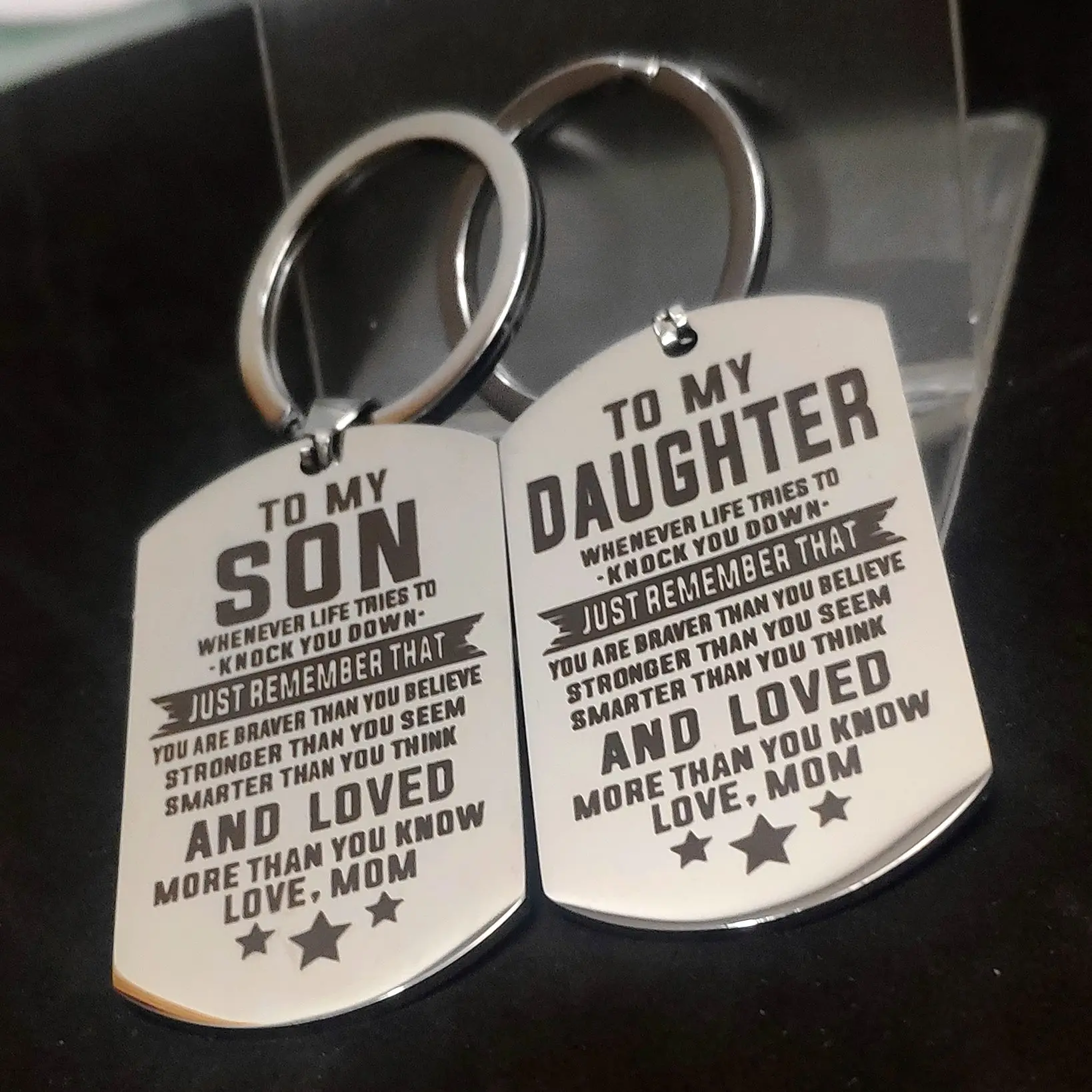 

Birthday Couple Gift Keys Holder TO MY SON DAUGHTER Keyring Stainless Steel Kids Military Tag Personality Creativity Carabiner