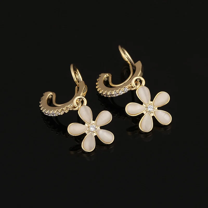 

Classic Mosquito Coil Plate Ear Clip Without Ear Hole Micro Inlaid Opal Five Petal Flower Earring Gift Wholesale