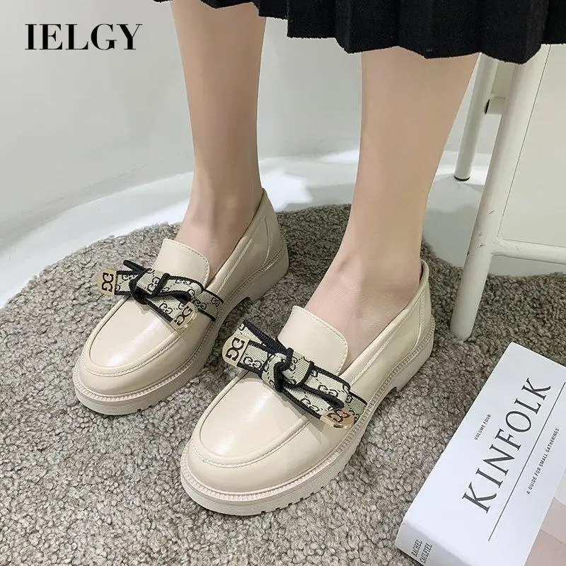 

Женские кожаные туфли в британском стиле, с буквенным принтом