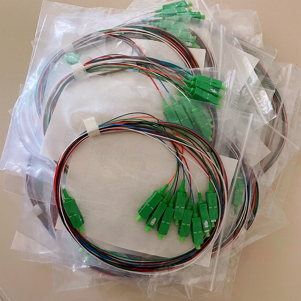 

30 шт. 1X8 PLC сплиттер 0,9 мм стальная трубка 1 м волоконно-оптический сплиттер FTTH волоконно-оптический коннектор 1*8 SC APC Бесплатная доставка