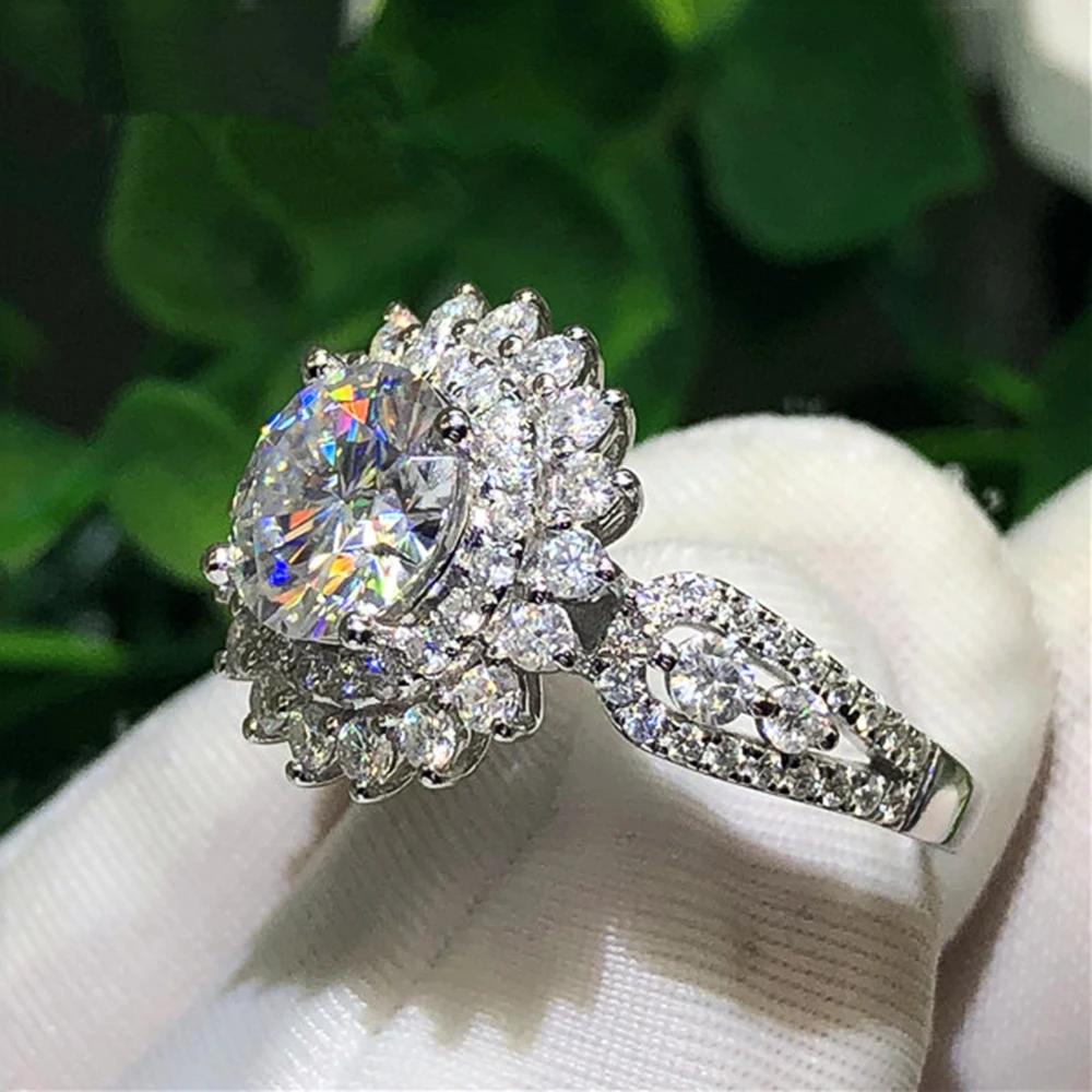 

Huitan Gorgeous Silver Color Sunflower Shaped Women Wedding Rings Dazzling Crystal Zirconia Fashion Engage Proposal Ring Jewelry
