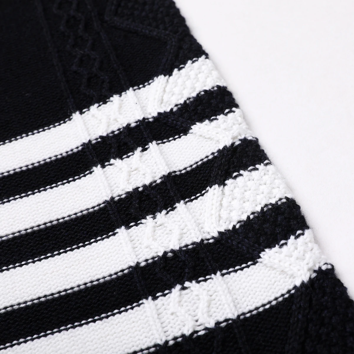 Luxury O-Neck Pullover 2023 Roupas Masculinas Knitted Sweater Pulls Vetement Homme Vintage Black Jumper Ropa Hombre Men Clothing
