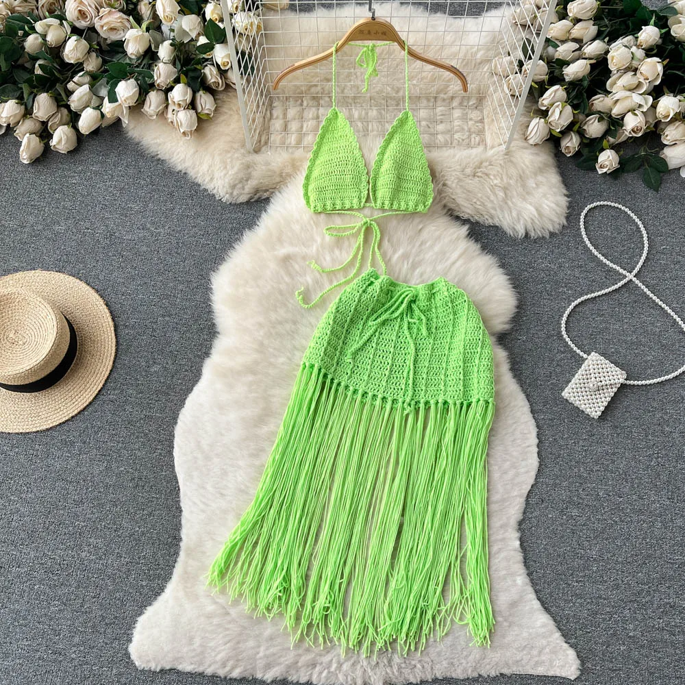 

Пикантный богемный вязаный комплект из двух предметов с вырезами, шикарный Привлекательный Топ с бретелькой через шею и Однотонная юбка с бахромой, пляжные комплекты для отпуска