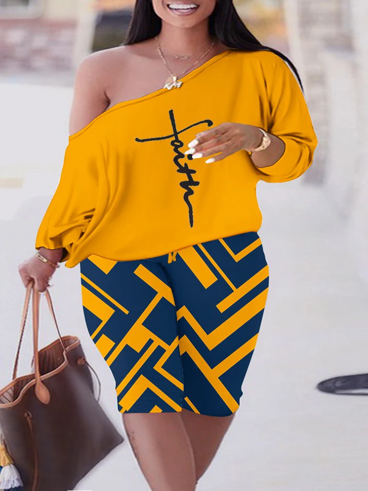 

Plus Size Slogan Print Skew Neck Top & Geometric Print Shorts Set