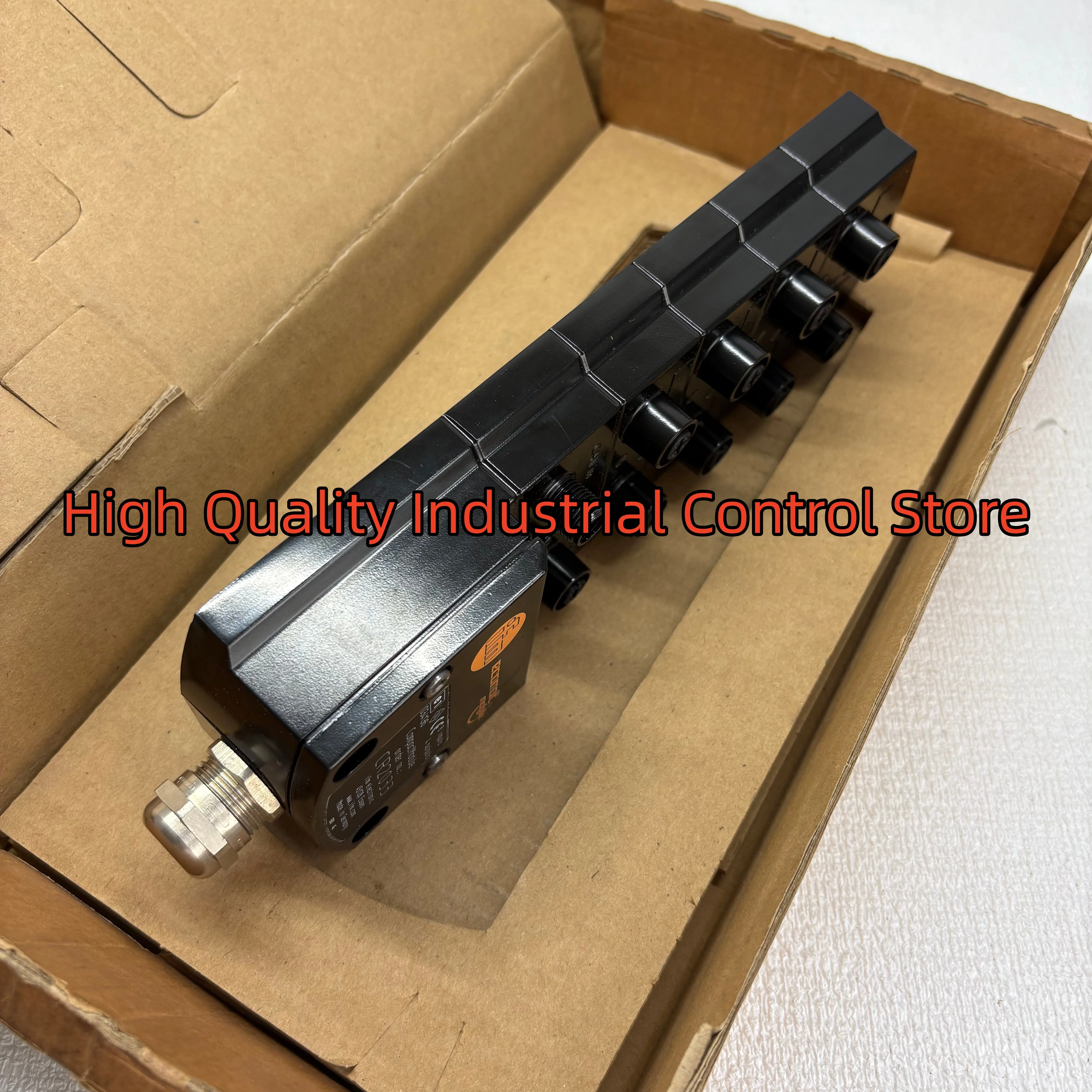 Фото Новый модуль CR2033 R360/METAL-MODULE/I/8/O/4 в коробке №5