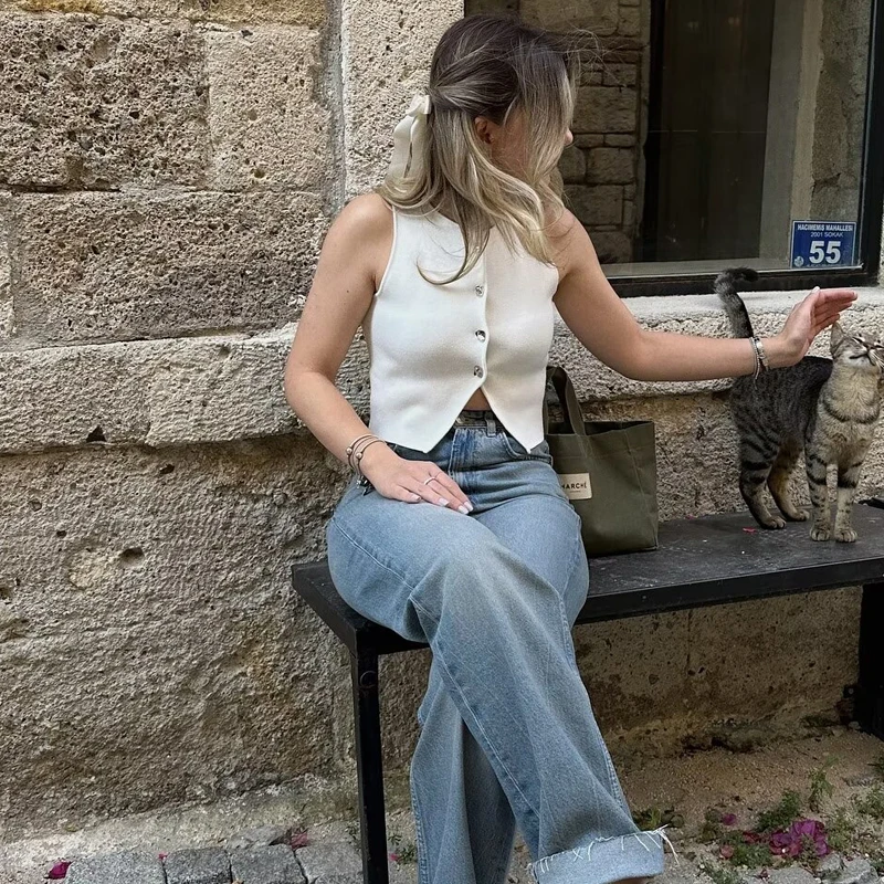 Женский однобортный жилет без рукавов с круглым вырезом