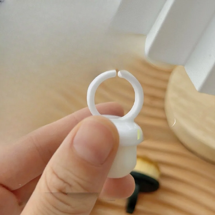 Маникюрная щетка-кольцо для чистки ногтей