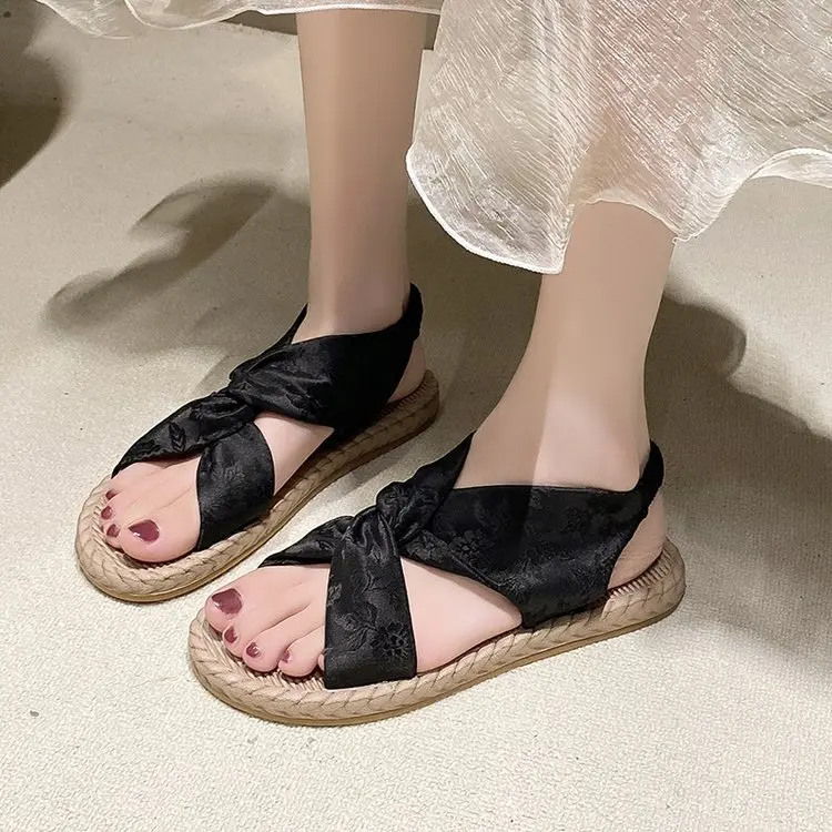 Босоножки через плечо с ремешками низкие шлепанцы из искусственной кожи