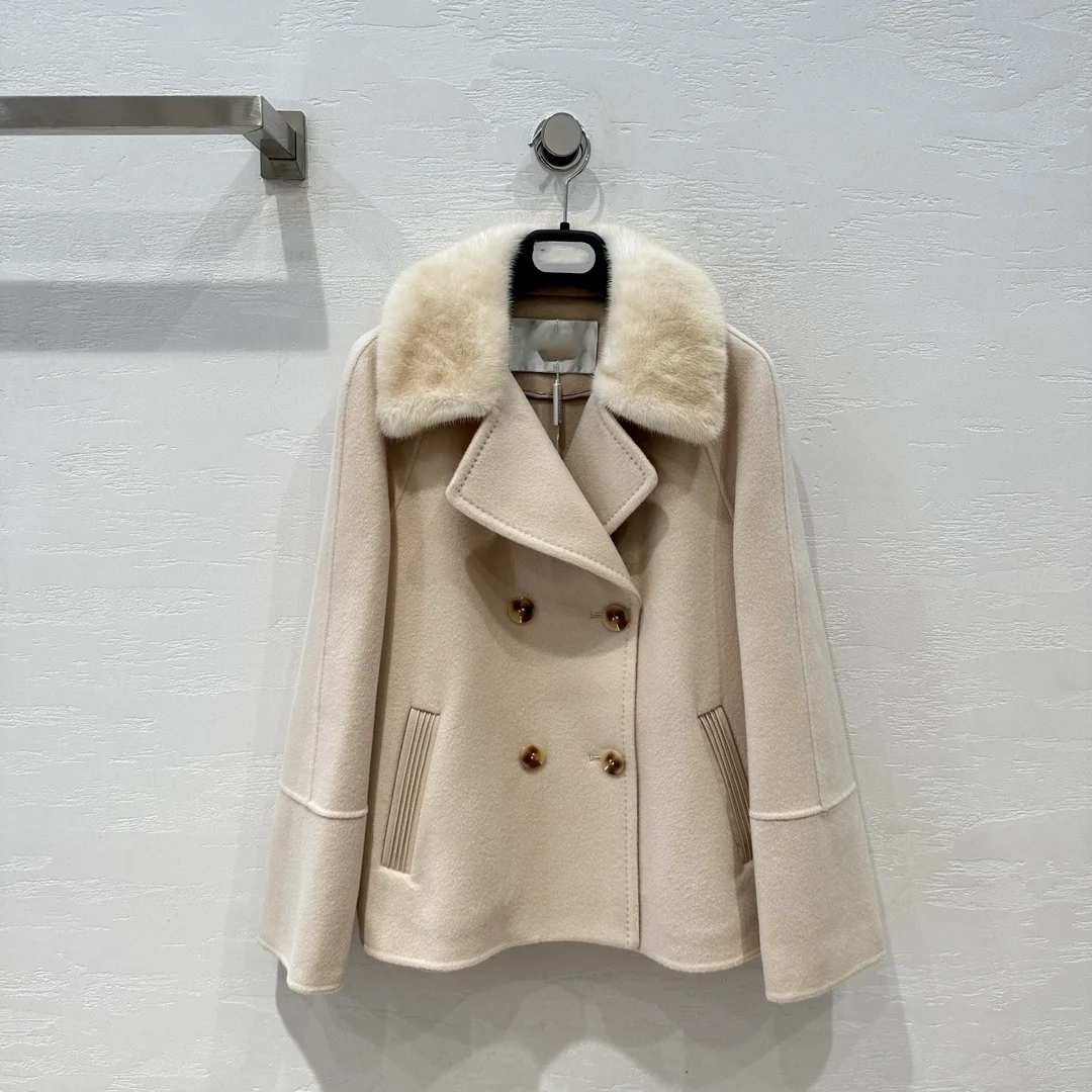 Рисунок 5 - Женское двубортное пальто ручной