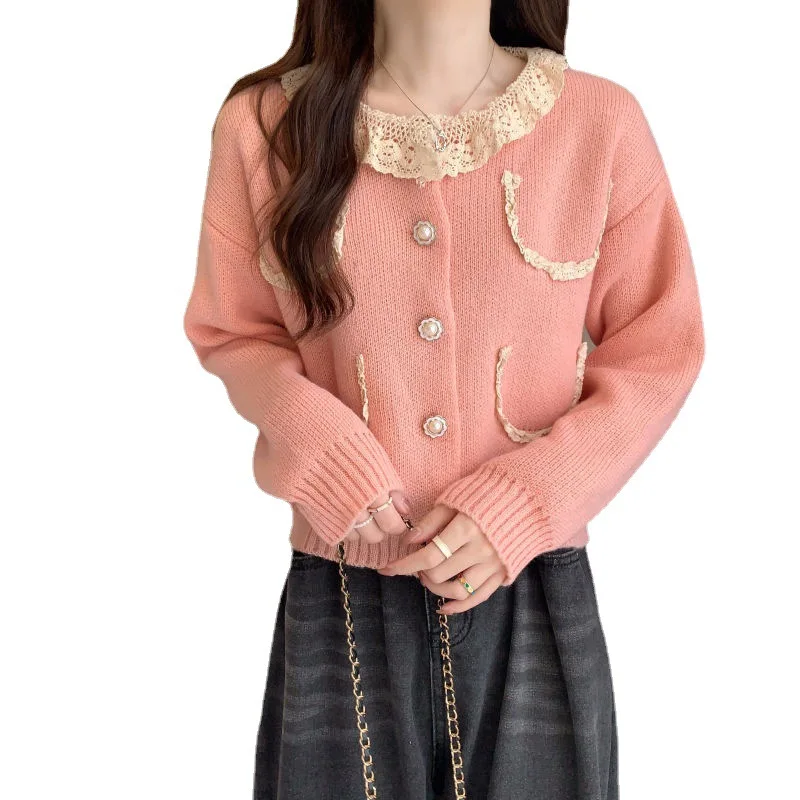 Рисунок 6 - Женский свитер с кружевом в стиле Харадзюку