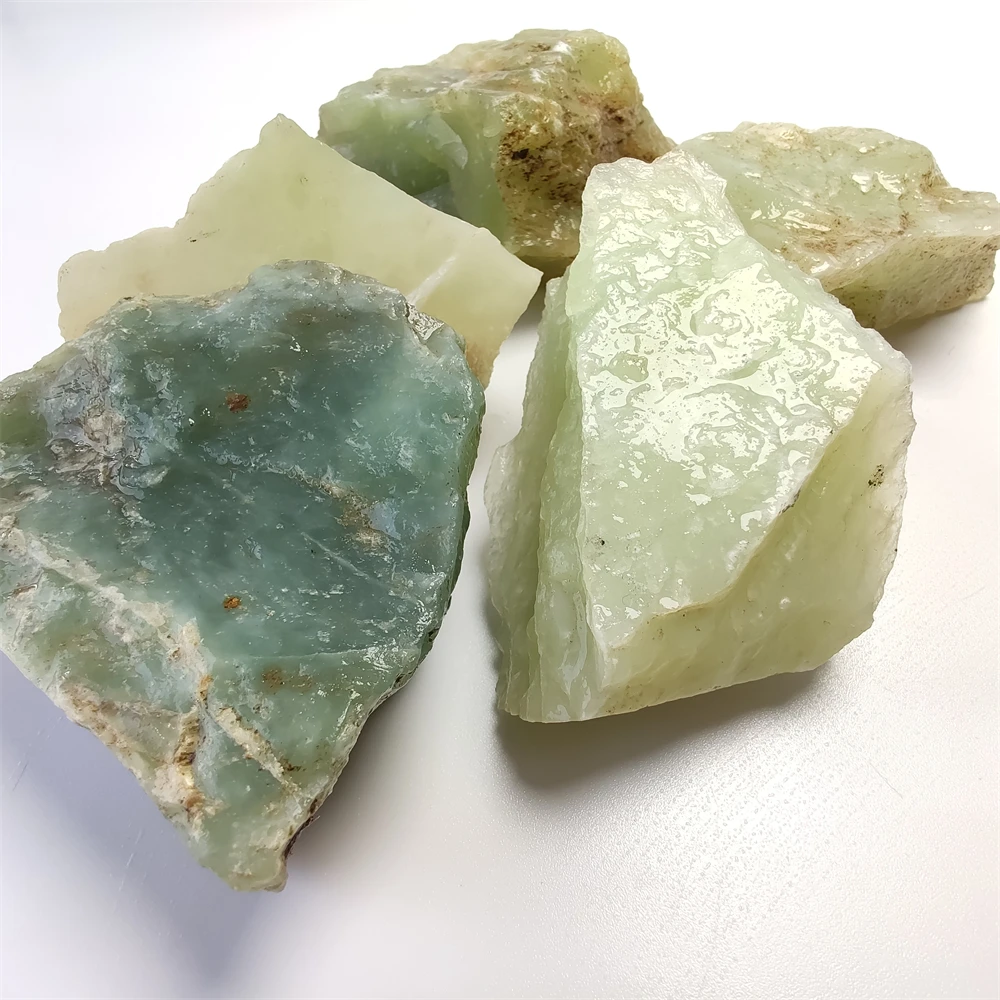 

Wholesale Diffuser Oils Stone Xiuyan Jade Serpentine Jade Famous Jade in China Rough Bits and Pieces Fish Tank Decoration Stone