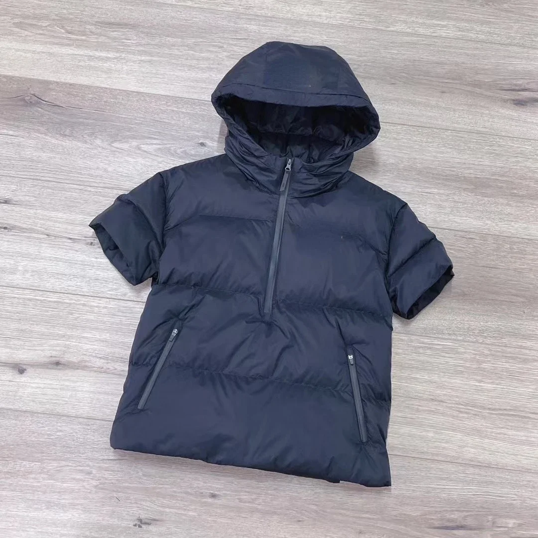 

Женский короткий пуховик с капюшоном, с коротким рукавом