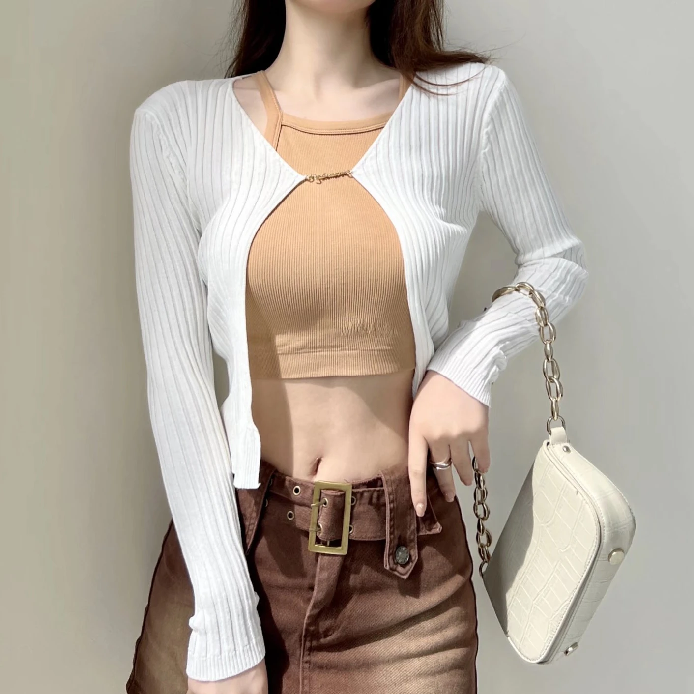 

Новинка лета 2022, вязаный кардиган Y2k с длинным рукавом, Женская нишевая дизайнерская тонкая безрукавка, Металлическая пуговица с цепочкой