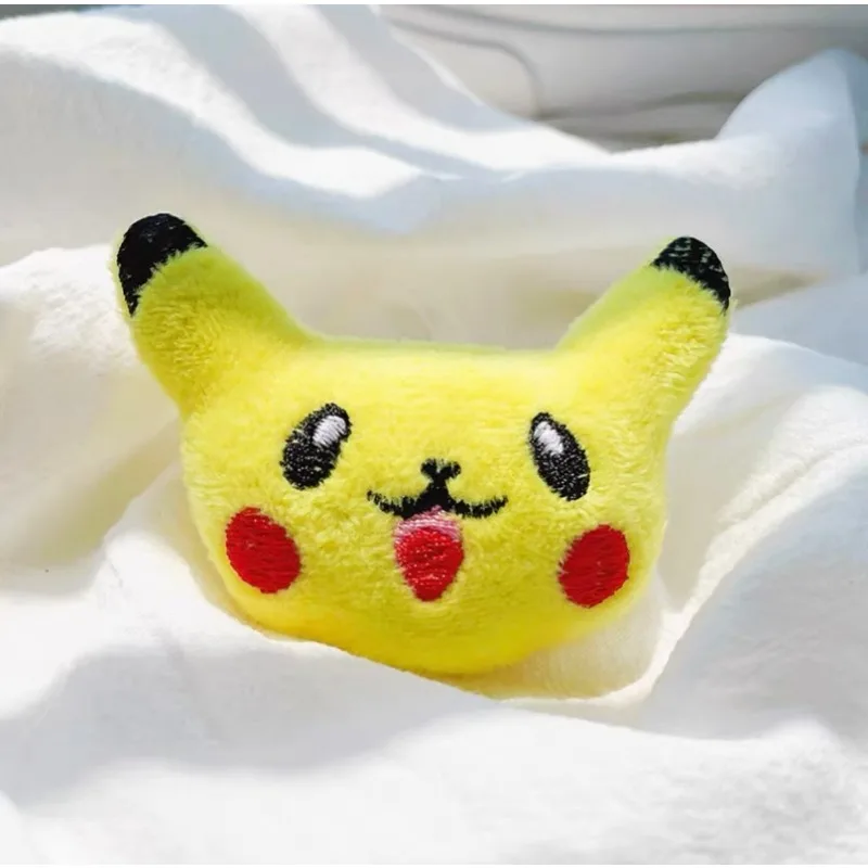 

Kawaii Pokemon Cartoon Doll Brooch Badge Student Children's Festival Gift Cartoon Pikachu Plus Toy Bag Pendant Decoration