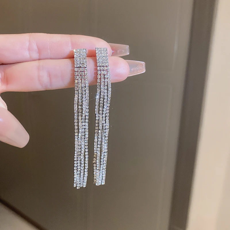 

DREJEW Sparkling Rhinestone Long Tassel Earring Women Fashion Geometric Drop arrings Party Wedding Ear Jewelry 2023 New Trendy
