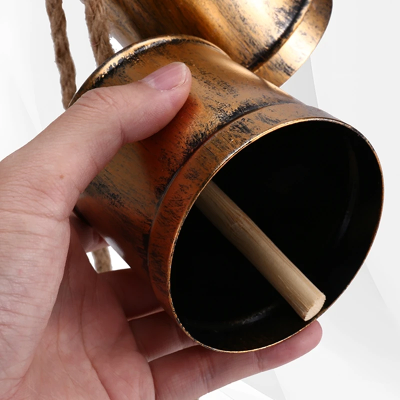 Набор потертых винтажных деревенских металлических колокольчиков подвесной на