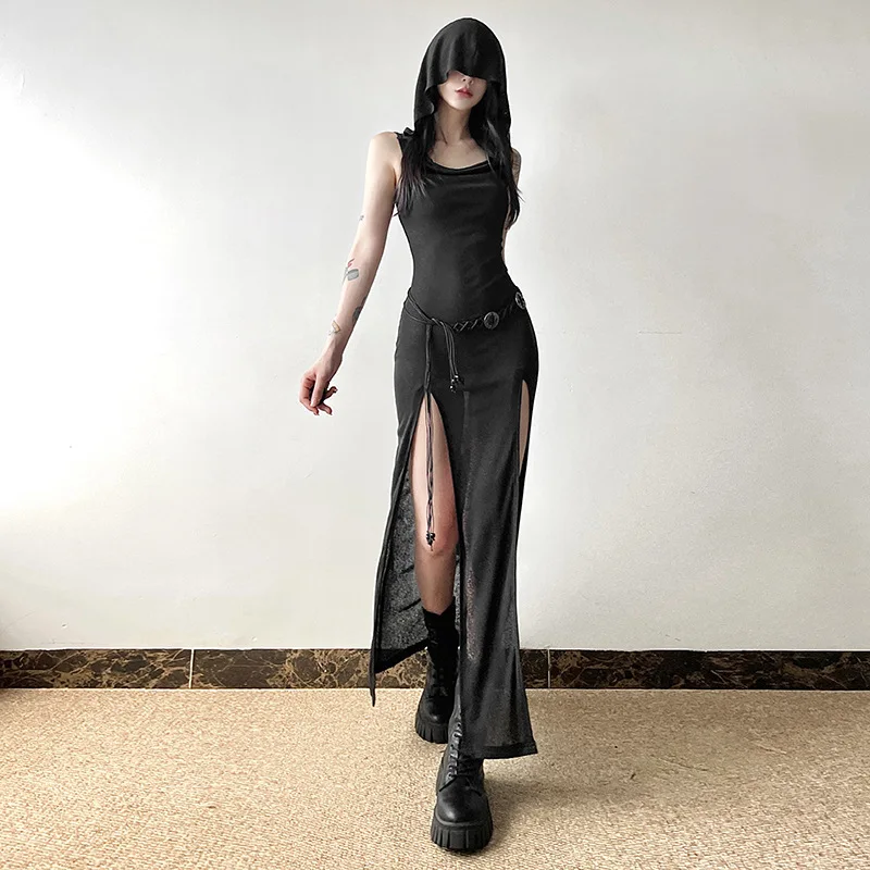 Женское платье с открытыми плечами