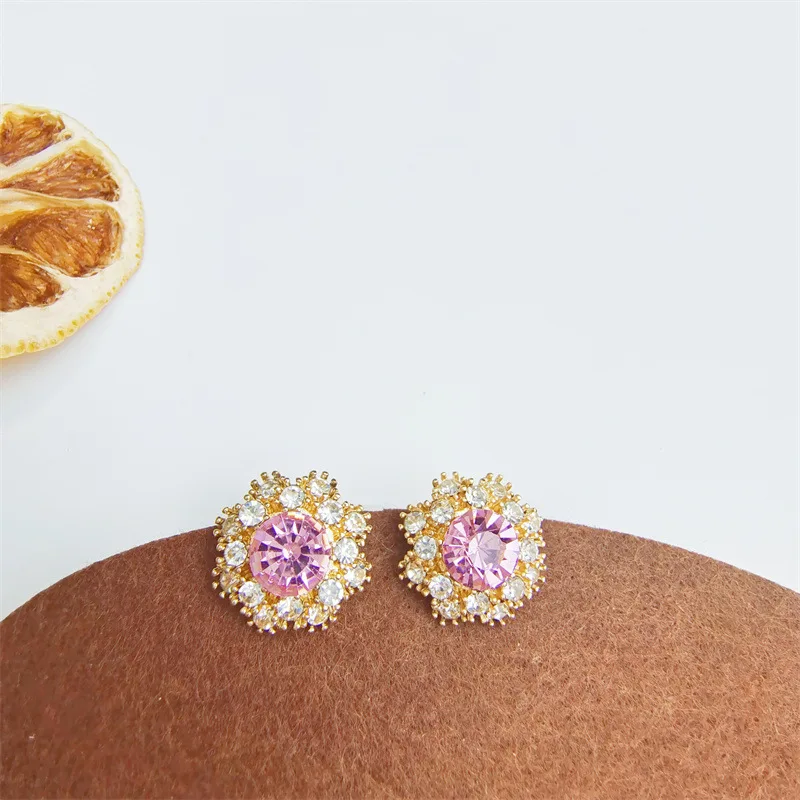 

New Small and Fresh Diamond Inlaid Flower Earrings Popular Design Fashion and Aesthetic Temperament Women's Versatile Earrings