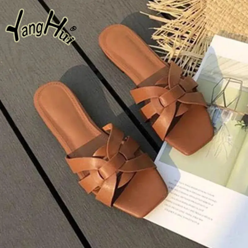 

Модные сандалии с вырезами, Новинка лета 2023, Стильные Простые и атмосферные пляжные тапочки на плоской подошве, уличные шлепанцы с квадратным носком