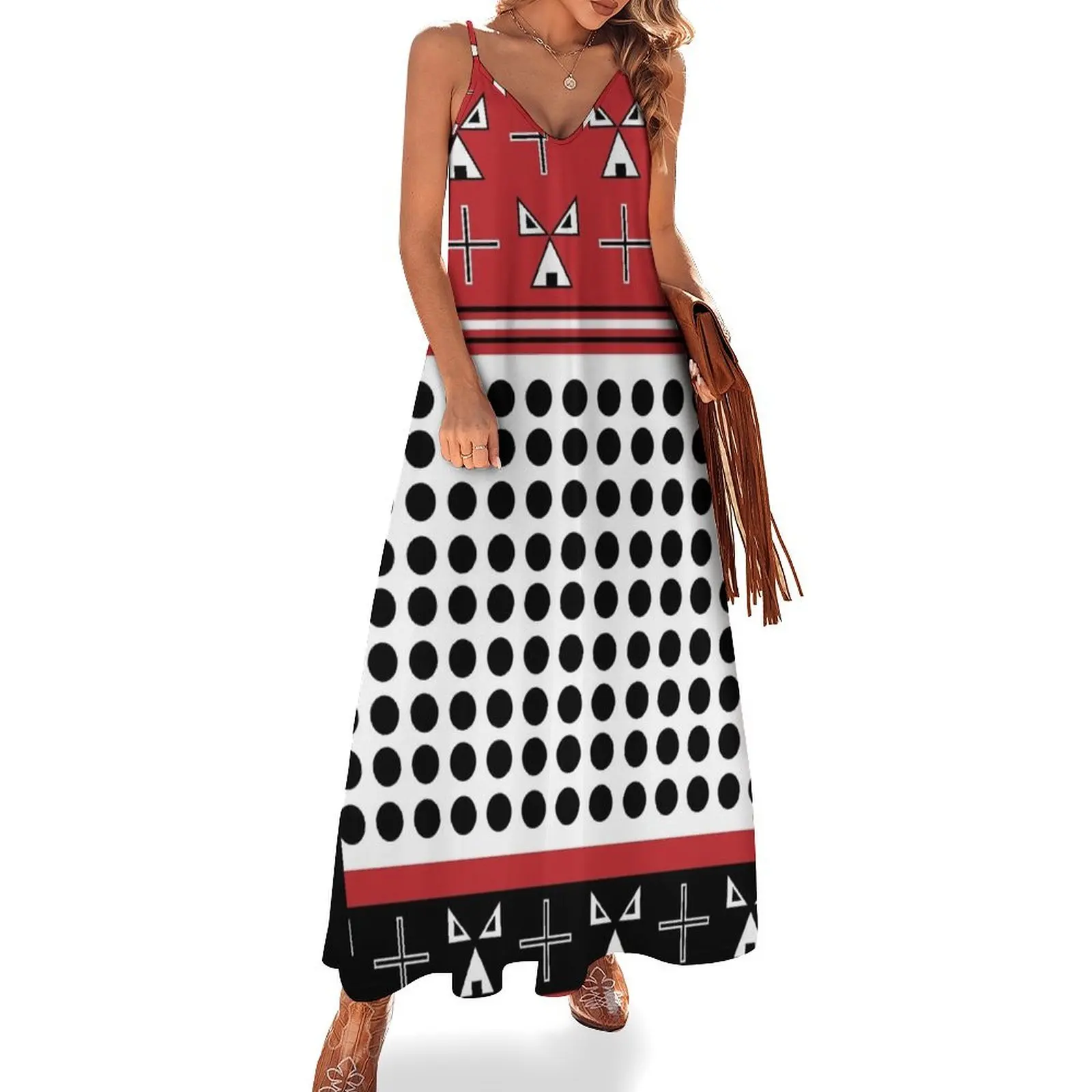 Длинное платье без рукавов с крестами и типисом для выпускного вечера 2025 года