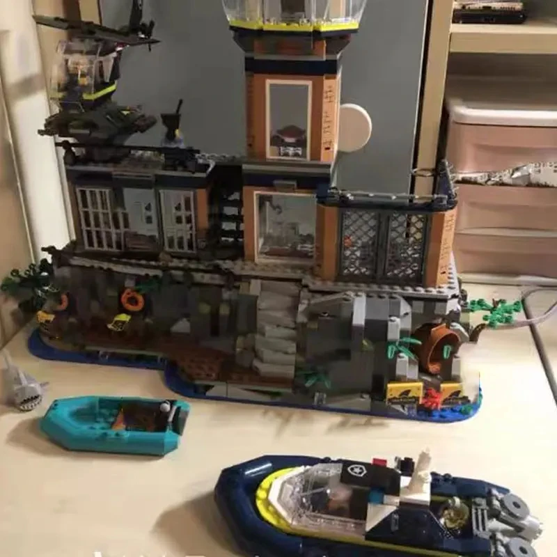 Набор Строительных Блоков City 60419 — Морской Тюремный Остров Полицейский