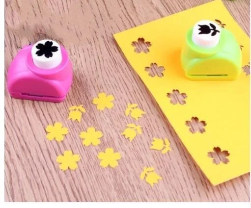 

1 PCS Kid Child Mini Printing Paper Hand Shaper Scrapbook Tags Cards Craft DIY Punch Cutter Tool 16 Styles