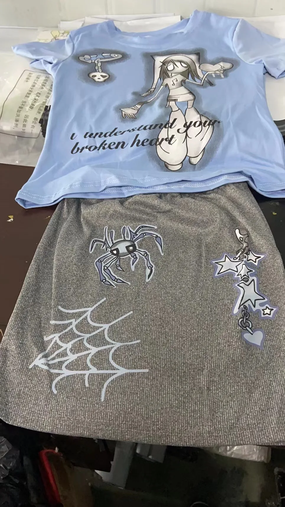 Женский летний комплект из футболки и юбки с принтом |