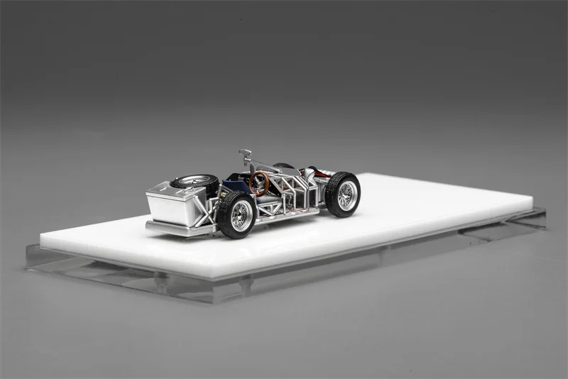 Фото Коллекционная модель автомобиля Spaceframe с двигателем в масштабе 1:64 №3
