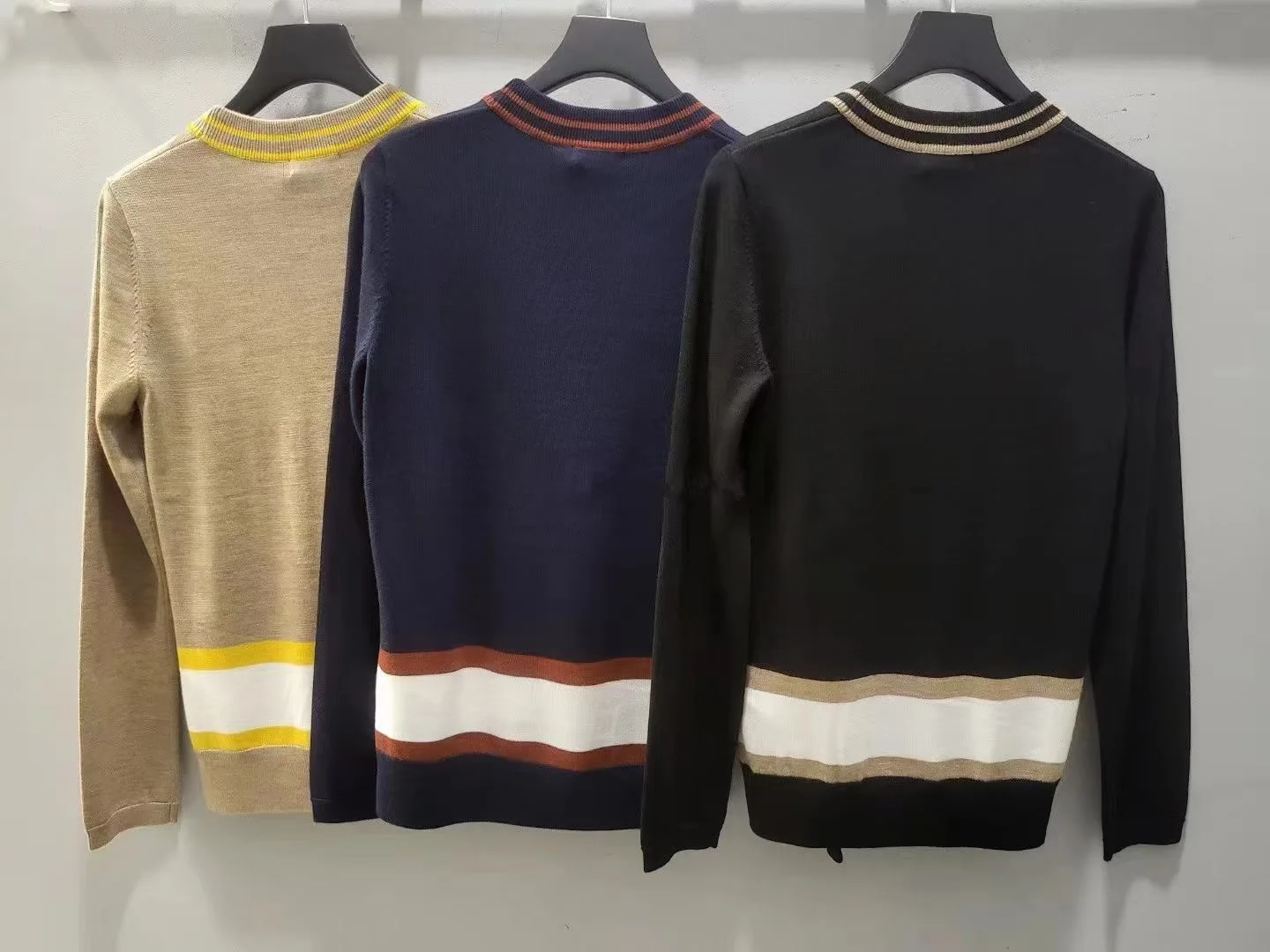 The new Women's Golf sweater for autumn/winter 2022 is worn on the outside with a warm knit on the inside outdoor