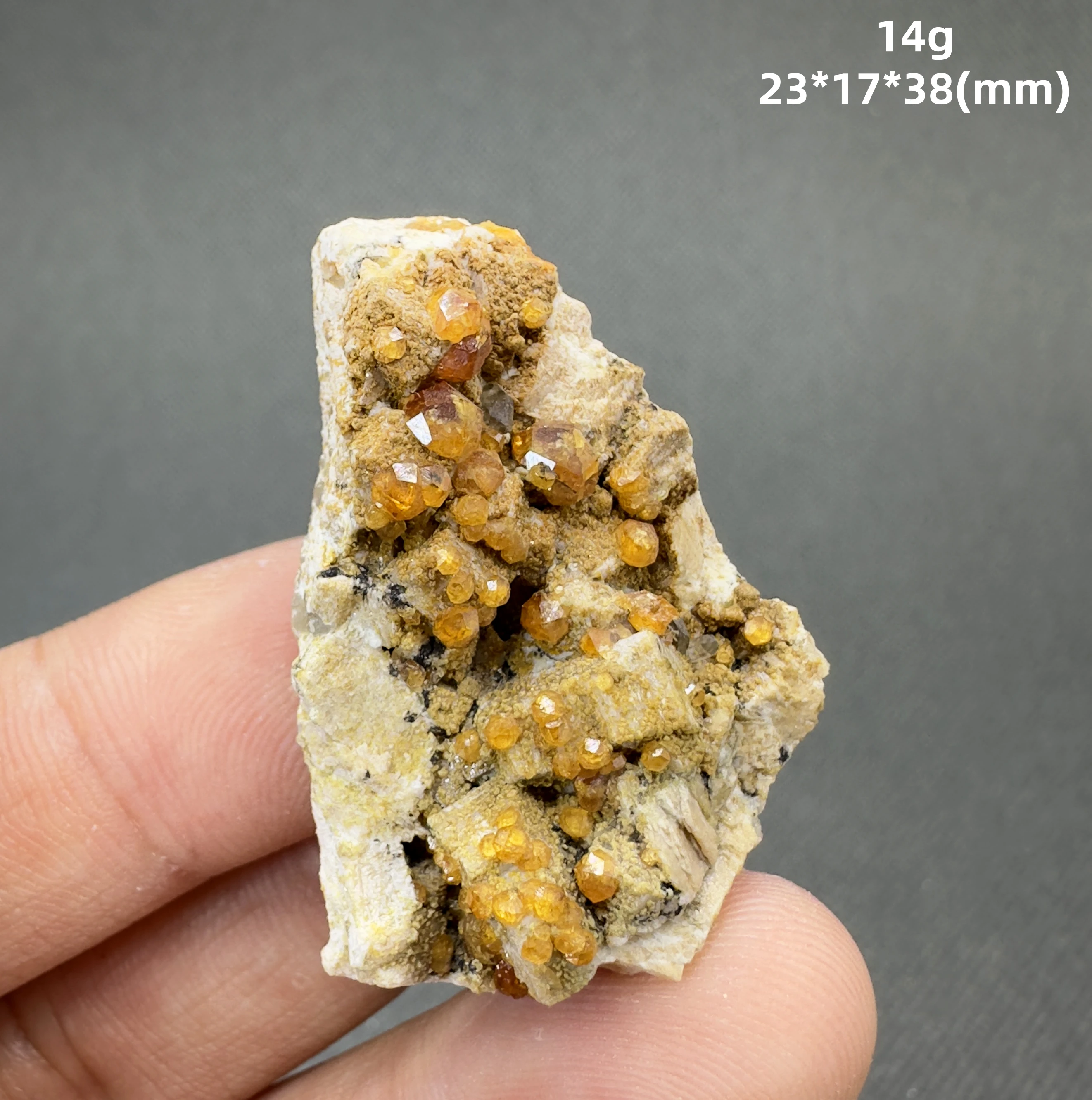 

Образец минерала апельсина и граната QIANCHUAN