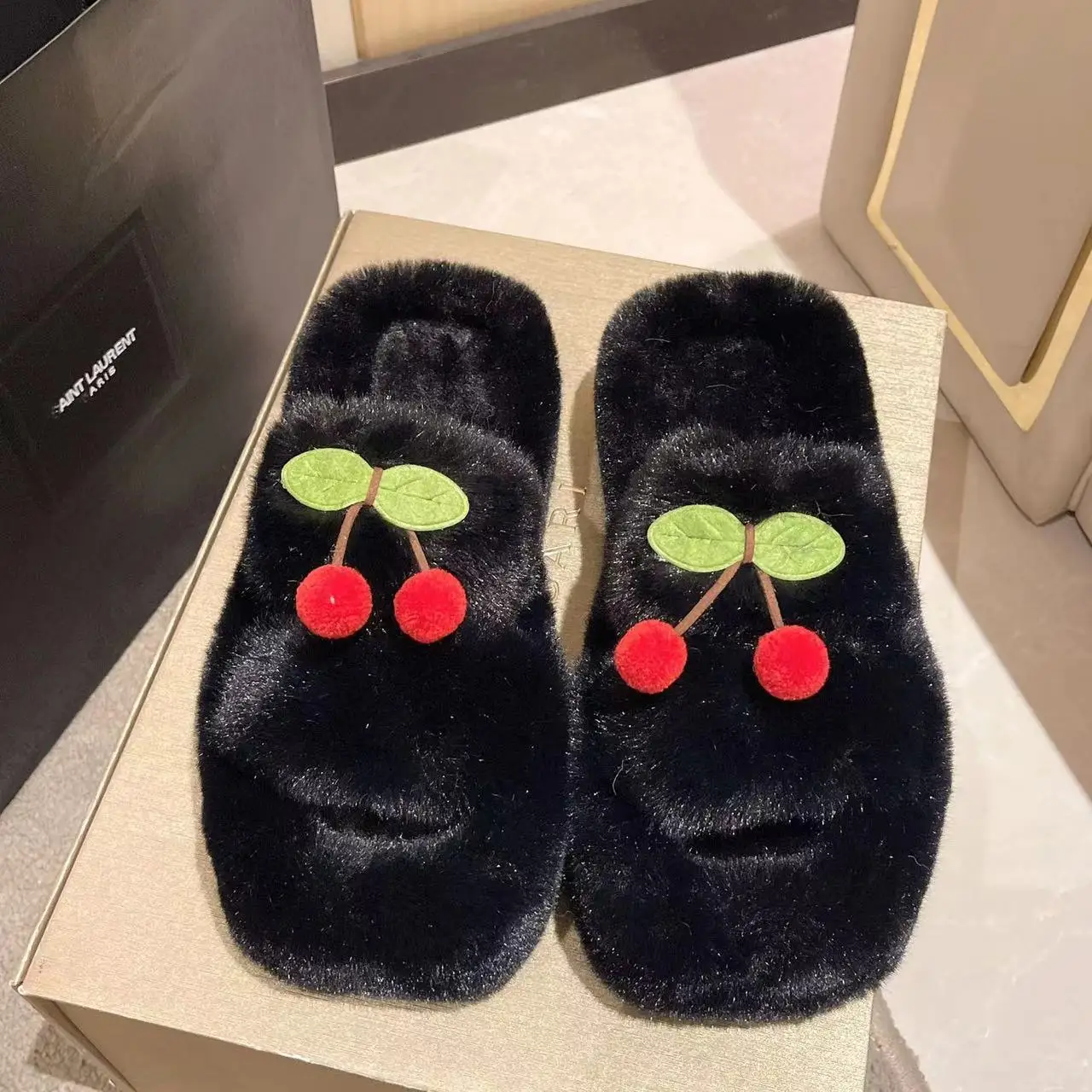 Fashionable Cherry Strawberry Furry Women's Slippers New Style Open-toed Ladies Slippers for Fall/winterComfortable and warm