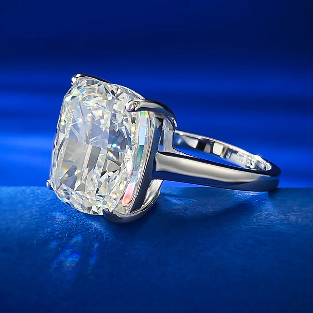 Женское кольцо из серебра 925 пробы с бриллиантами 6 карат 12 х14 мм