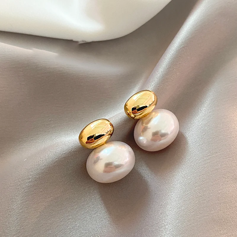 

2023 New French Elegant Gold Color Bean Spliced Flat Pearl Earrings for Korean Fashion Jewelry Party Women's Sweet Accessories