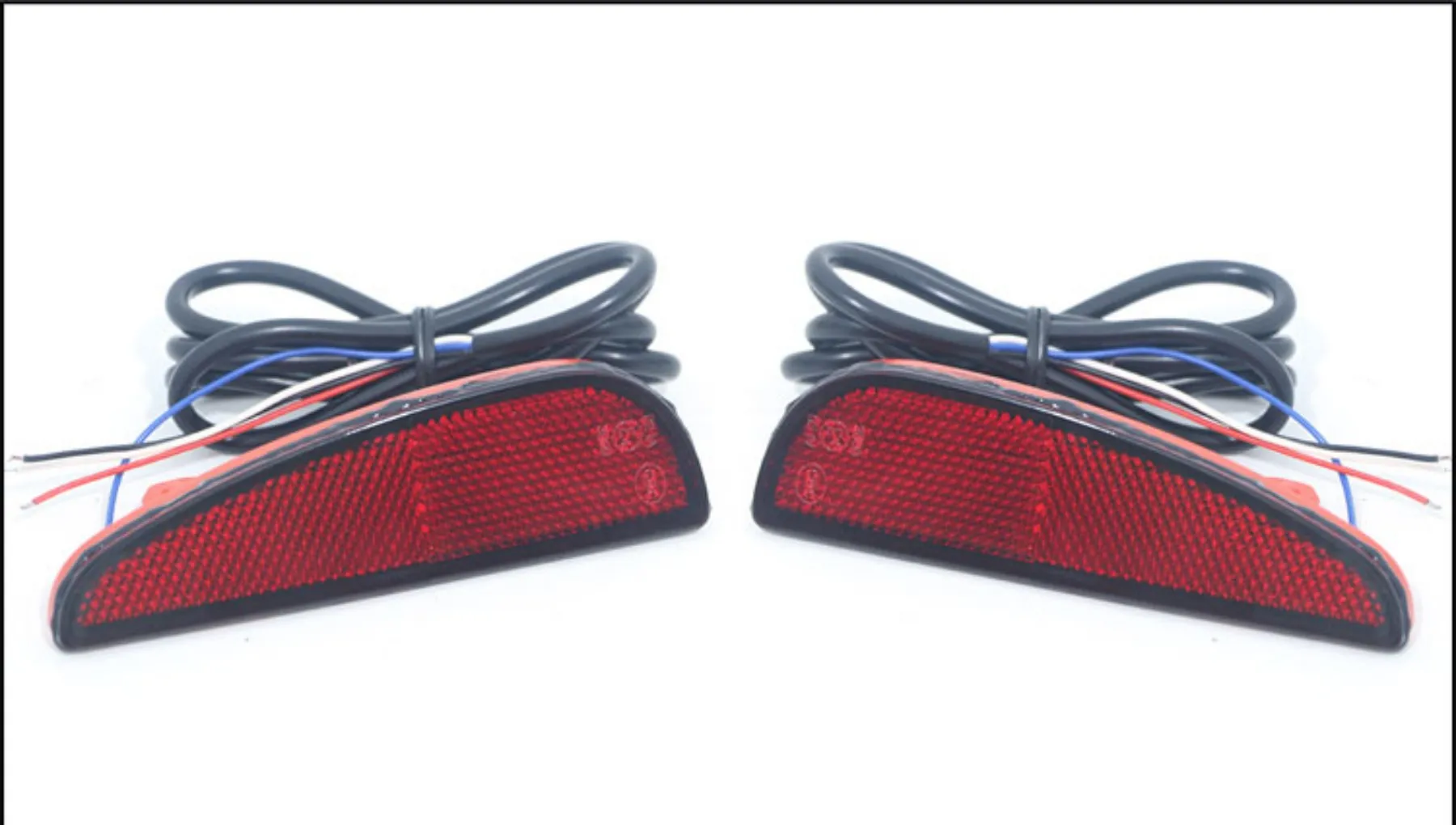 Задний бампер для автомобиля