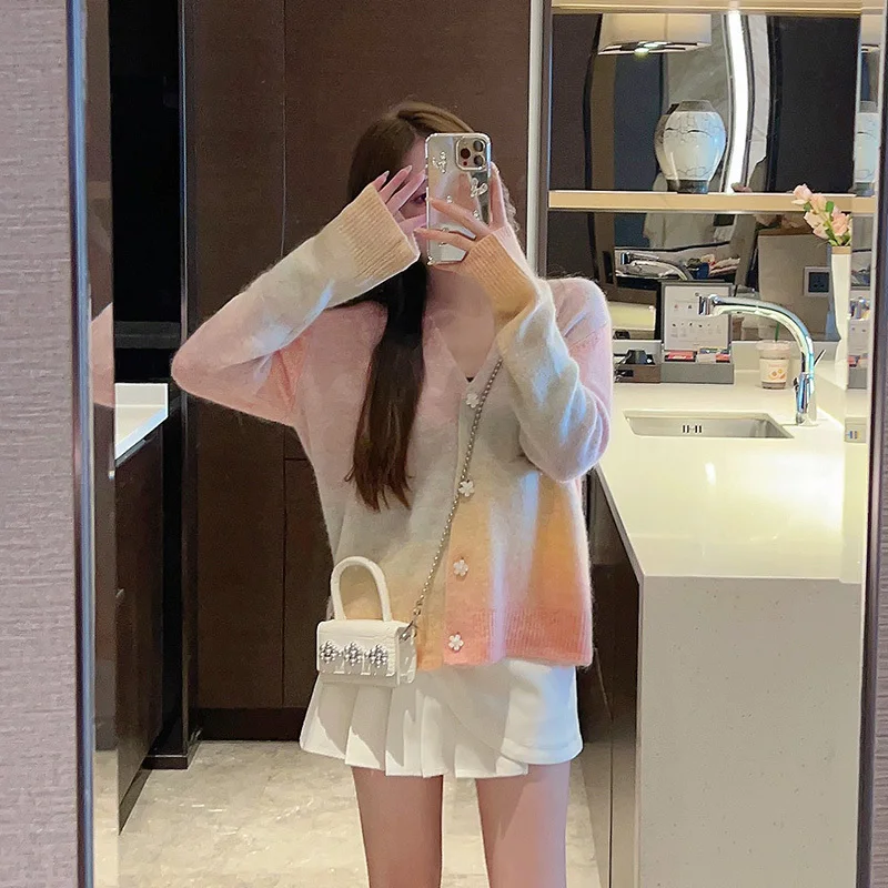 Женский трикотажный кардиган с V-образным вырезом и длинным рукавом