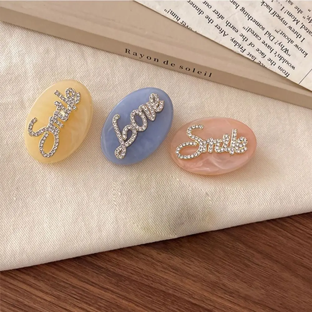 

Заколка для волос с надписью «Love»