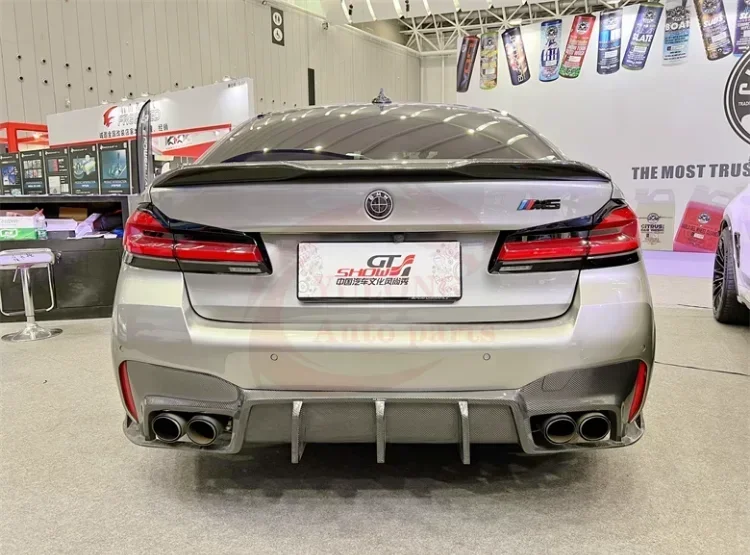 Фото Для BMW M5 F90 2018-2022 передний бампер из углеродного волокна, задний диффузор, боковая юбка, спойлер, выхлопная крышка, комплект кузова №5