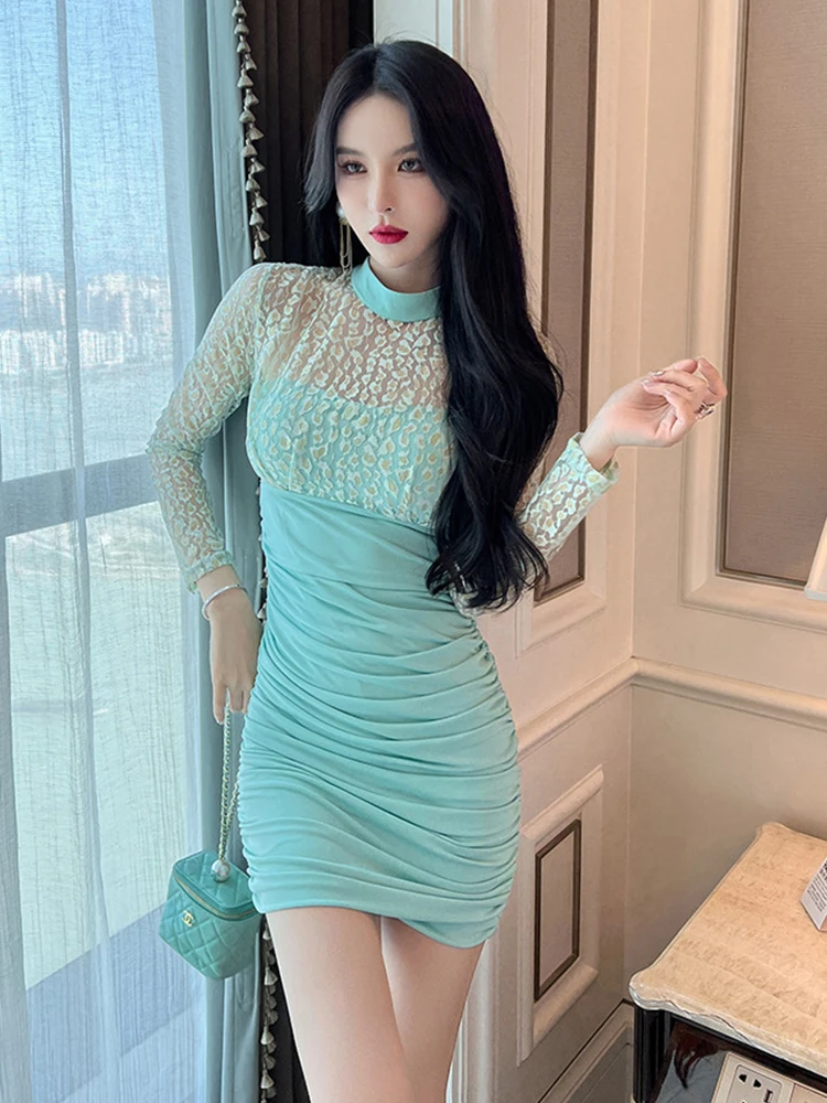 

Женское кружевное платье-миди с длинным рукавом и круглым вырезом