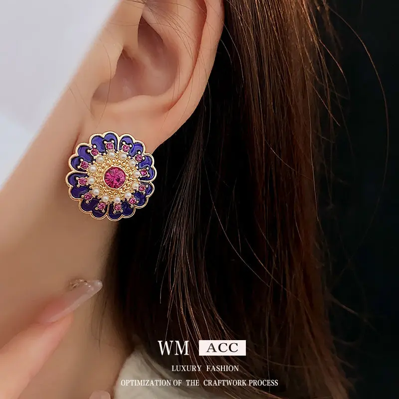 

Silver Needle Vintage Vintage Vintage Vintage Dropped Oil Pearl Flower Earrings Fashion Versatile Earrings Light Luxury Women