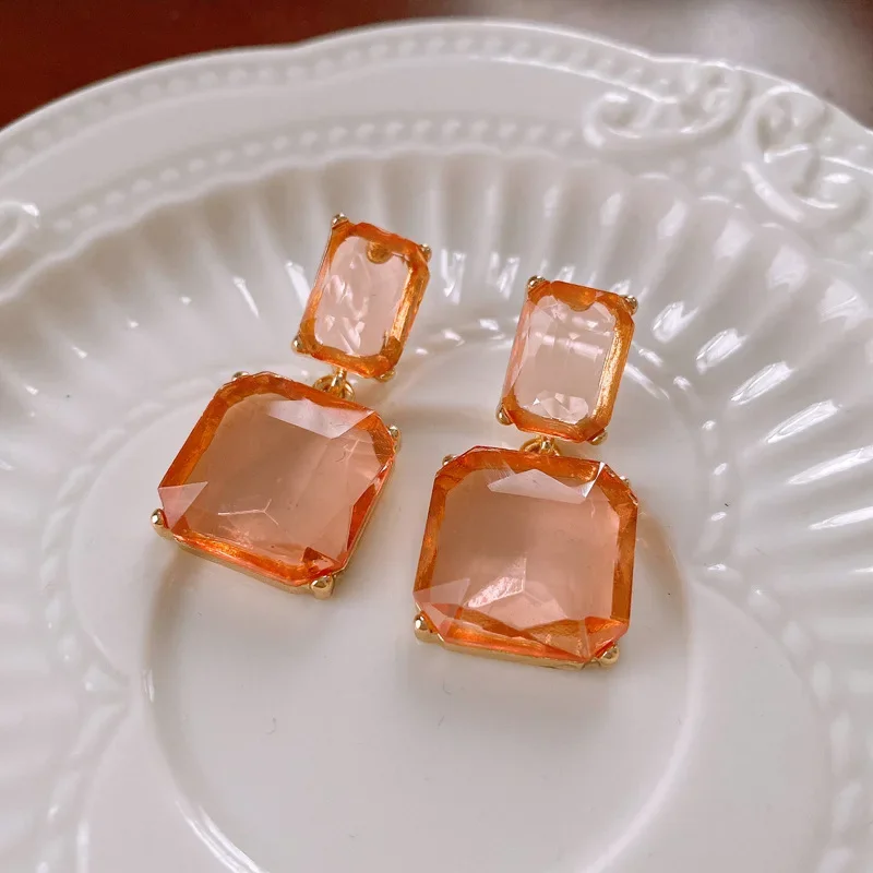 Женские серьги-подвески в виде розовых цветов